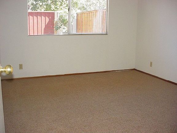 5th image of 624 White Fir Dr