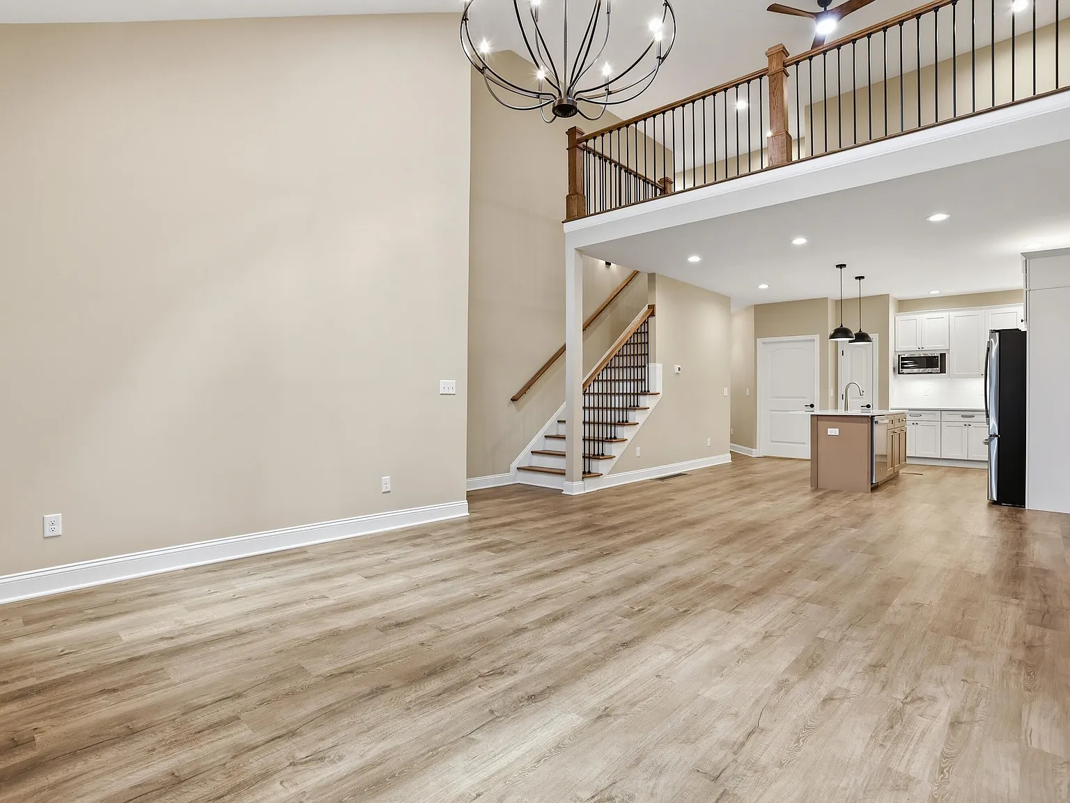 4 bed, 2.5 bath, 3400 sqft, $2,400 — Photo 3