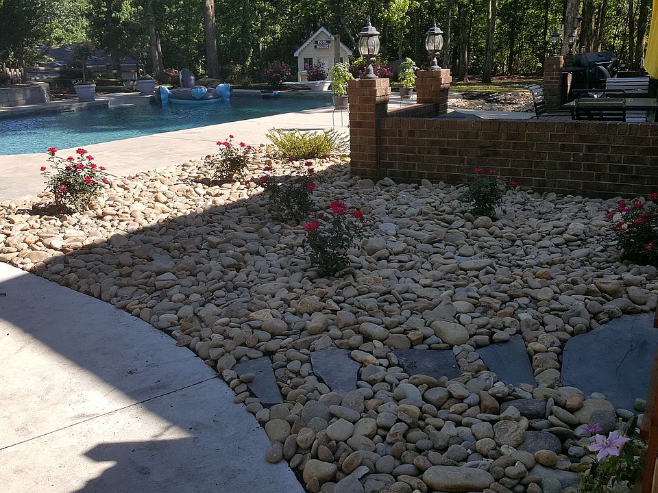 2nd image of 329 Richmond Rd