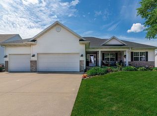 2555 Grey Wolf, Hiawatha, IA 52233