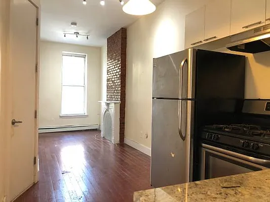 Rented by Premier Metro Realty Corp | media 23