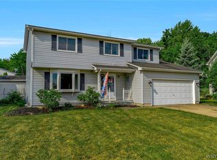 6328 Mayflower Ln, Lake View, NY 14085