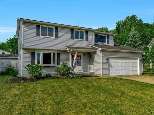 6328 Mayflower Ln, Lake View, NY 14085