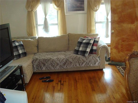 3rd image of 34 E Catherine St