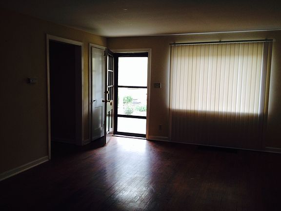 3rd image of 1009 W 38th St