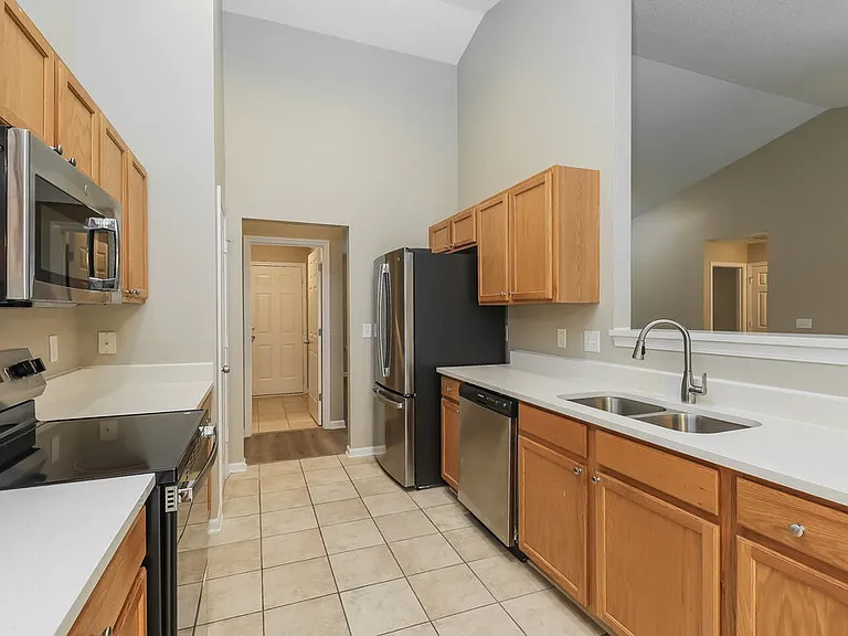 2111 Hunters Trail Dr — Photo 7