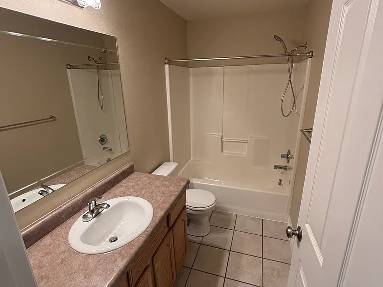 Full guest bath.