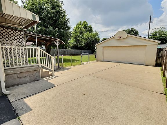 2nd image of 632 Northside Dr