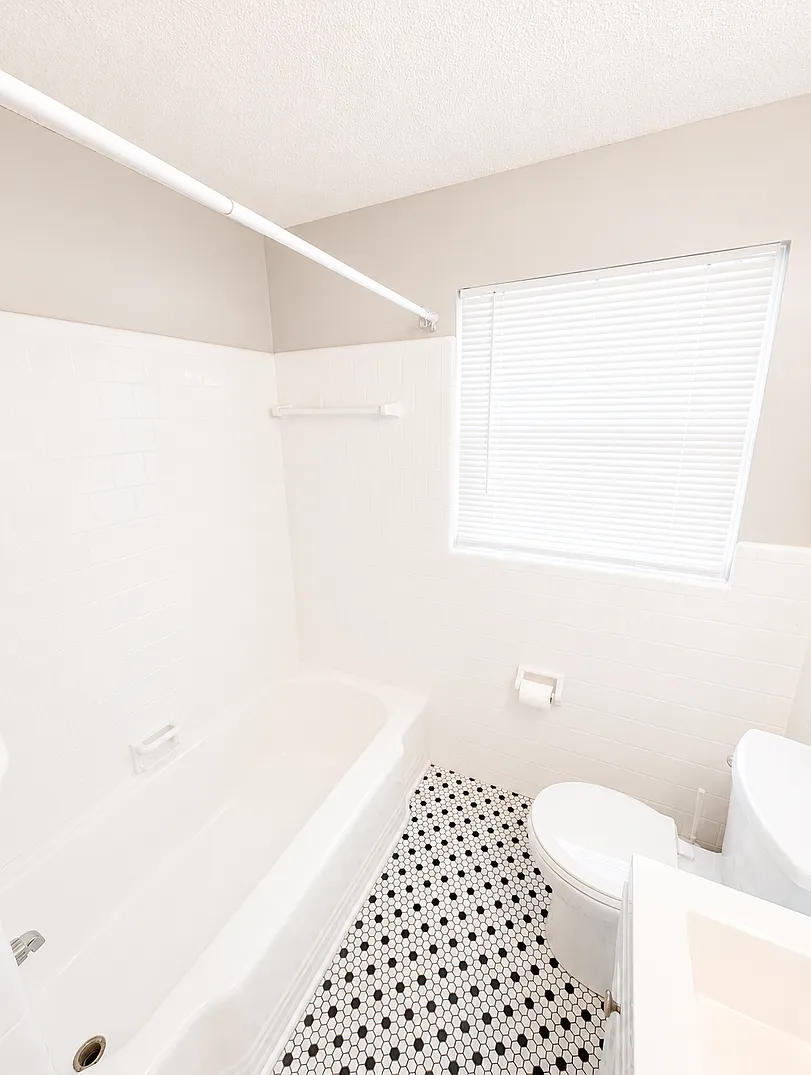 Midtown Savannah- Available Now- Appointment Needed To View — Photo 4
