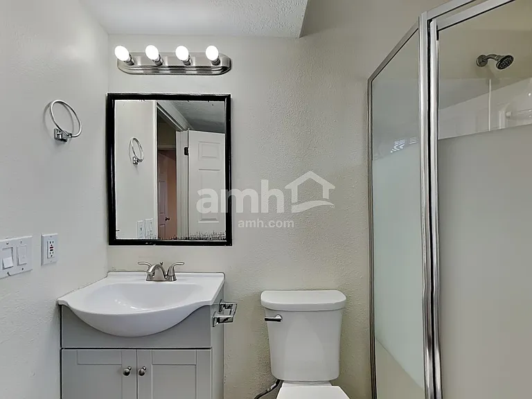 1484 N 400 W — Photo 16