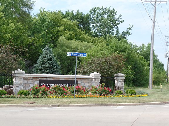 3rd image of 1513 Silverstone Dr