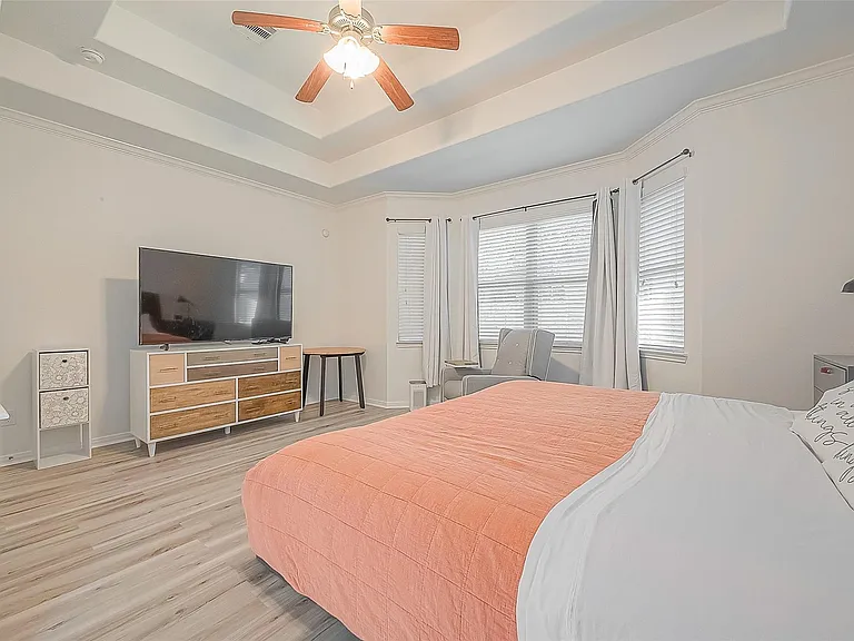8722 Adrienne Dr — Photo 25