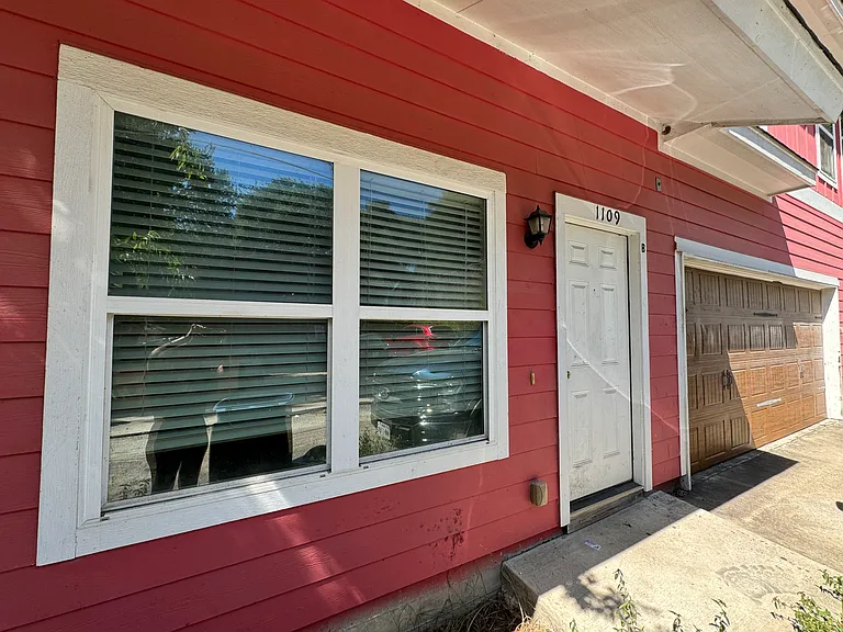 1109 W 22nd St — Photo 55