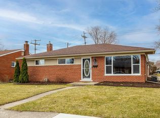 31731 Tanglewood St, Saint Clair Shores, MI 48082