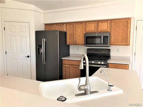4th image of 2144 E Desert Lakes Dr