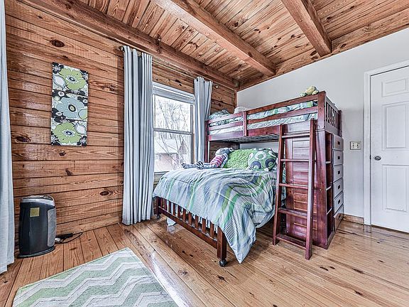 2nd image of 290 Ruby Ln