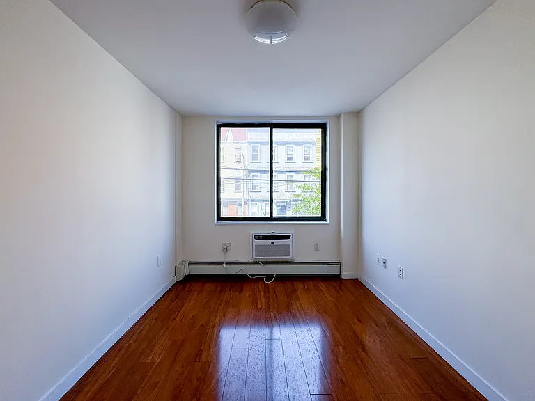 924 Metropolitan Ave #202 — Photo 11