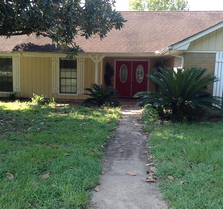 1st image of 1902 Riverview Dr