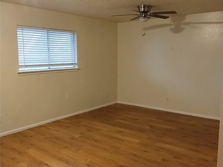 300 N Milam St #3 — Photo 5