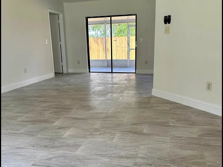 1275 McDermott Ln — Photo 3