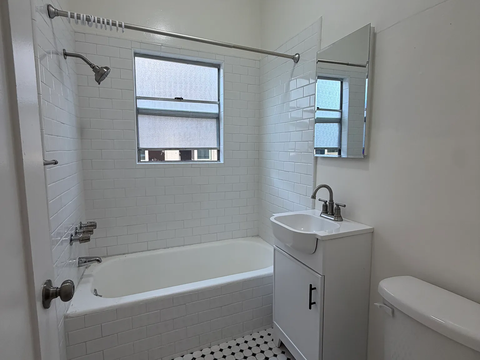 Studio, 575 sqft, $1,395 — Photo 2