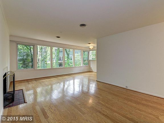 4th image of 9212 Ewing Dr