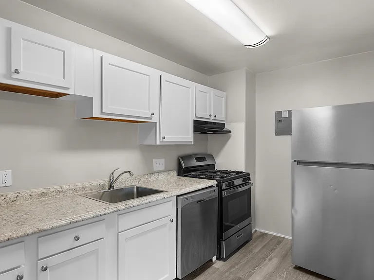 Laurel Pines — Photo 18