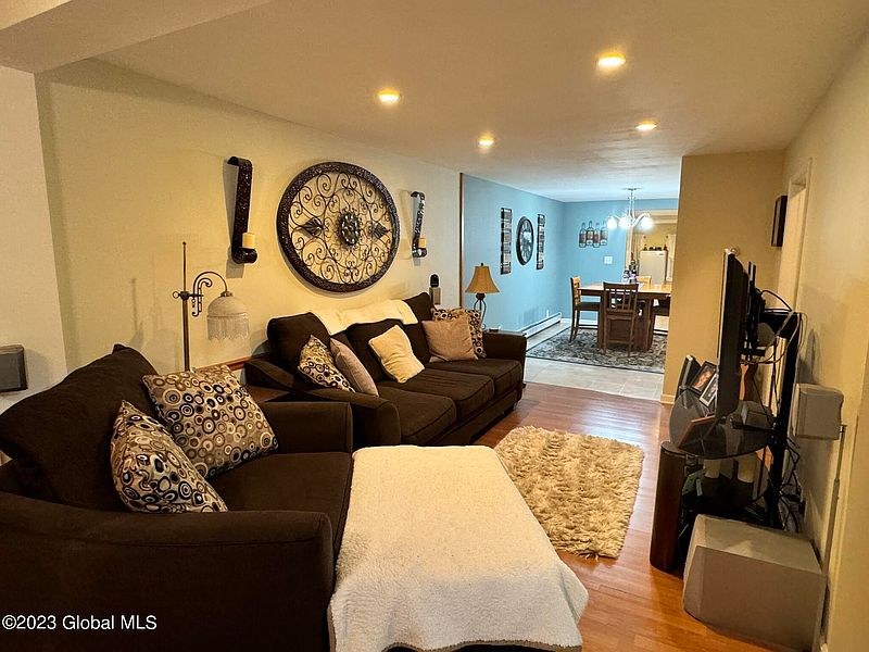 5th image of 117 Breslin Avenue