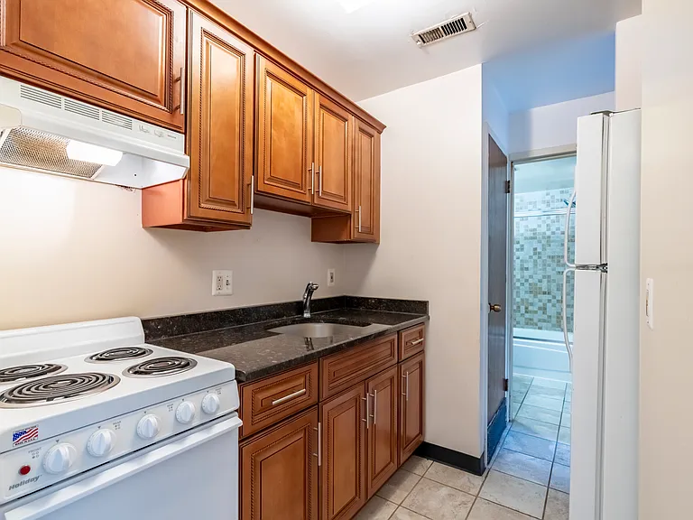 121 E Hoover Ave #6 — Photo 8