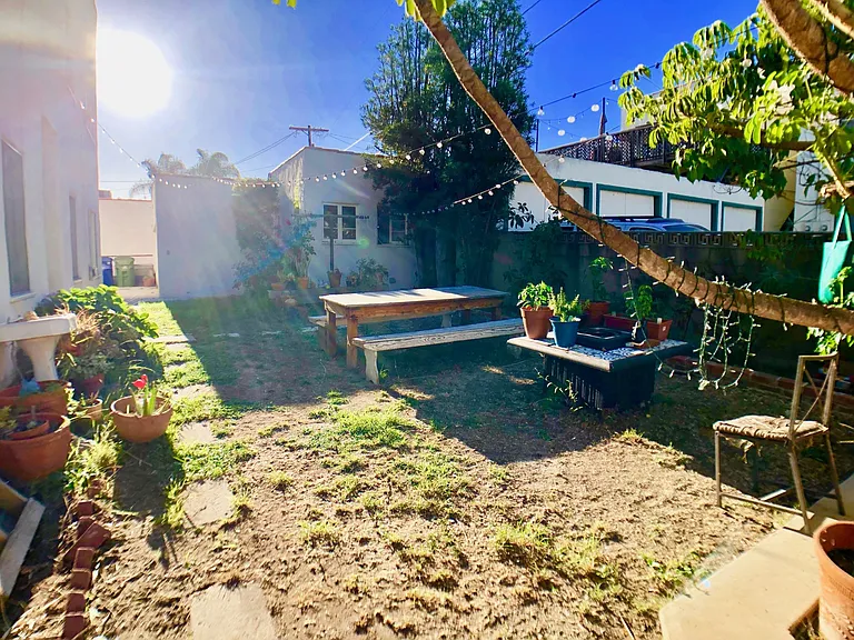 1352 W 10th St #3 — Photo 30