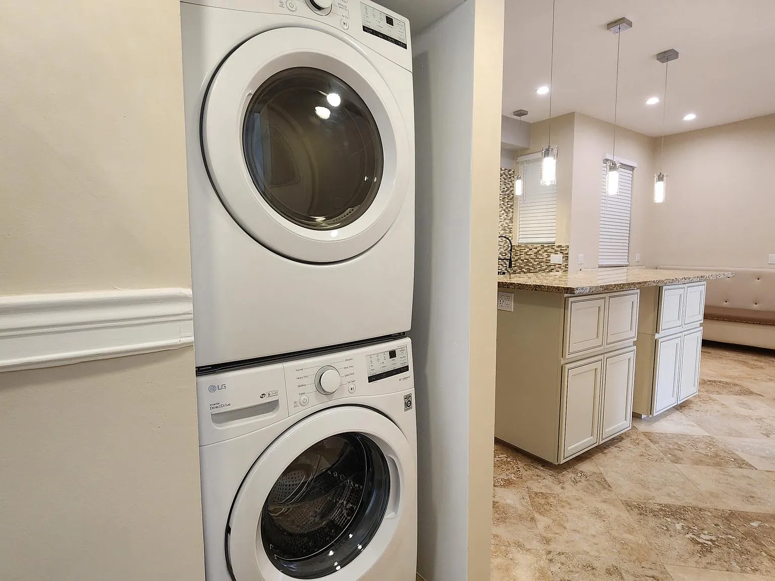 4 bed, 1500 sqft, $8,500 — Photo 2