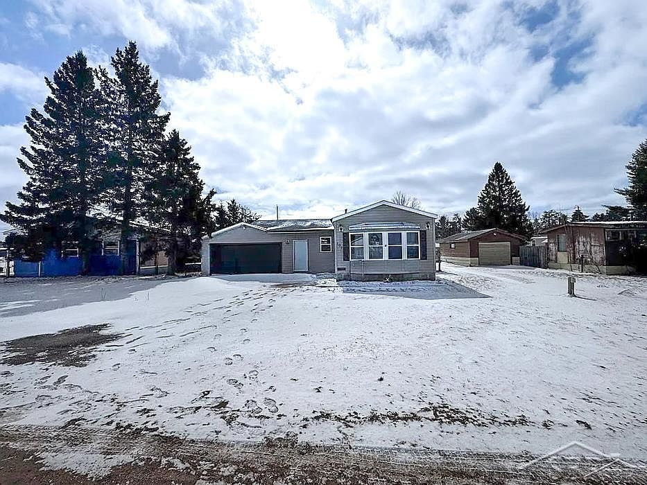 1st image of 107 E Blueberry St