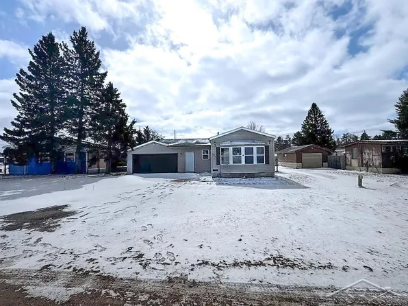 107 E Blueberry St, Gwinn, MI 49841