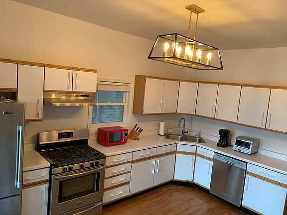 3rd image of 3431 N Oakley Ave #1