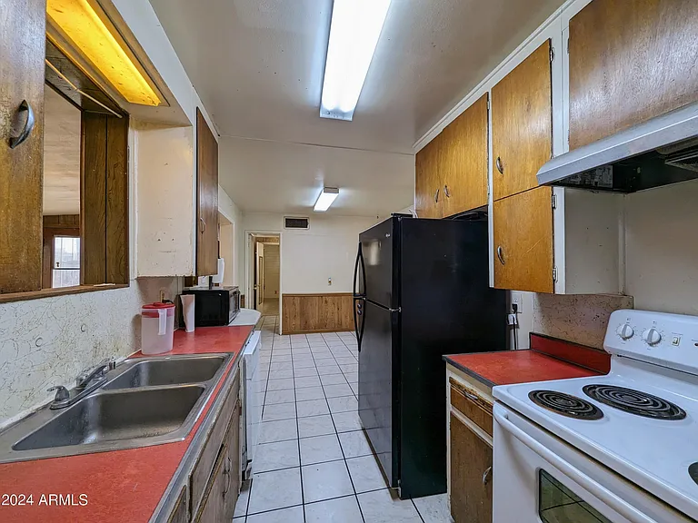 6036 N 31st Dr — Photo 14