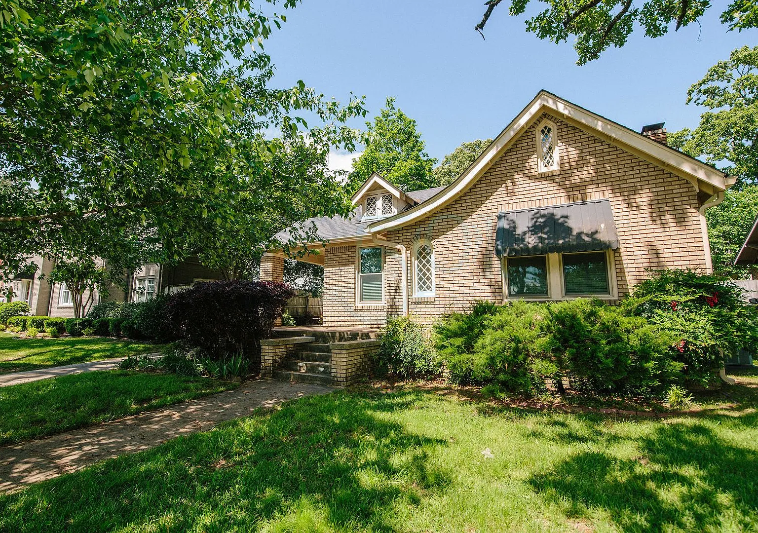 Yellow Bungalow in Hillcrest — Photo 4