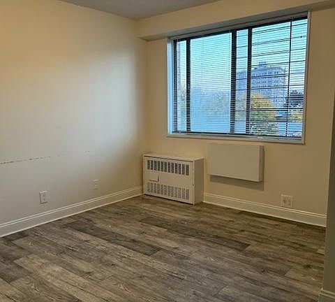 4th image of 45 Sidney Ave W #5H