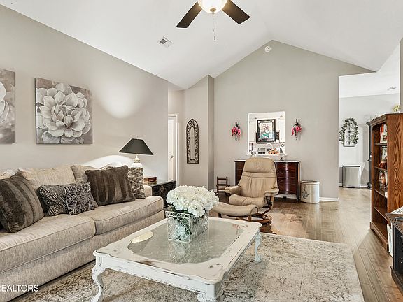 3rd image of 2010 Misty Glen Ln