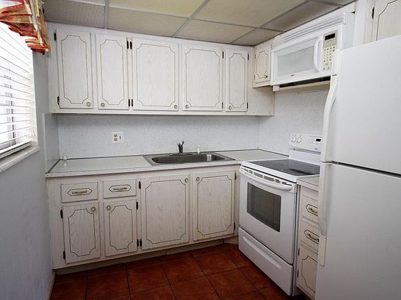 4th image of 101 Windsor E