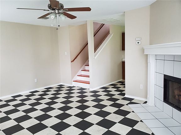 5th image of 1606 Black Willow St