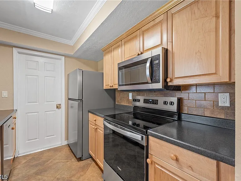 1290 Barrett Rd — Photo 8