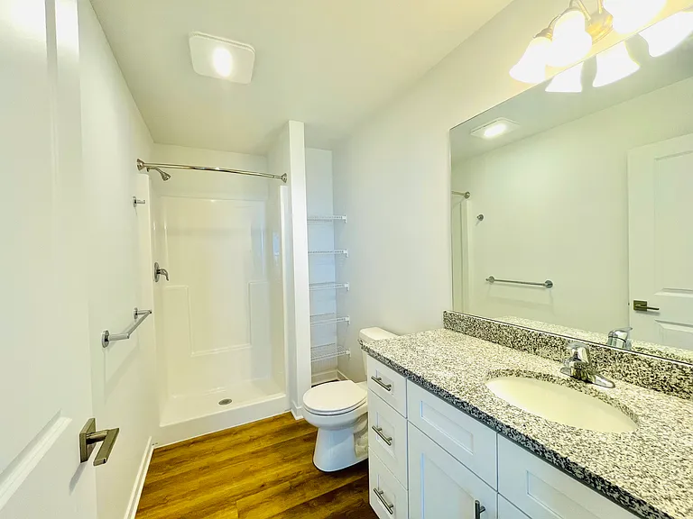 Elmwood Lake Apartments — Photo 16