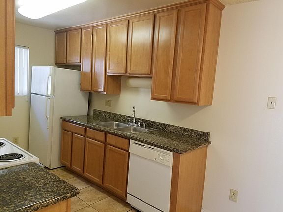 3rd image of 463 Ballantyne St Unit 33