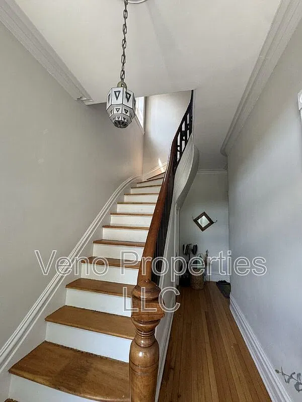 2 bed, 1.0 bath, $1,875 — Photo 2