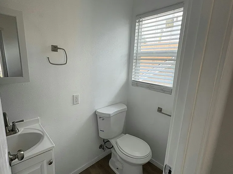 555 N La Cadena Dr #4 — Photo 14