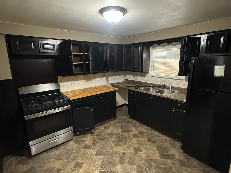 2982 Martin Luther King Jr Dr — Photo 1