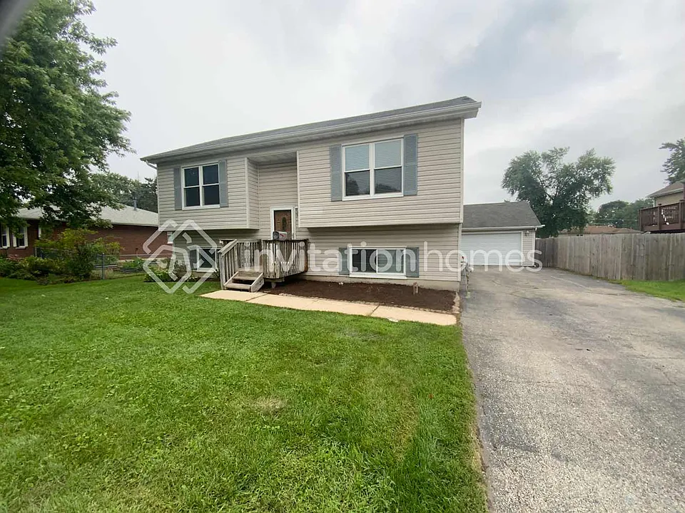 833 N Elmwood Dr
