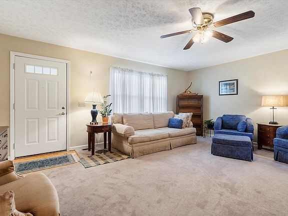 5th image of 10 Belmont Dr