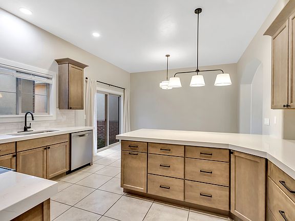 5th image of 720 W Mystic Creek Way