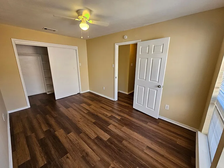 1400 Darr St #B — Photo 16